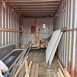 Container samt indhold - øverste