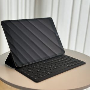 iPad (7th generation) Black + tastatur cover