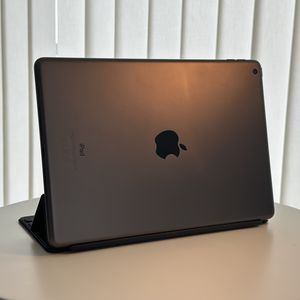 iPad (7th generation) Black + tastatur cover