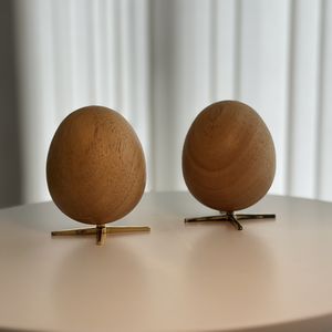 Brainchild - Ægget figuren i lys træ
