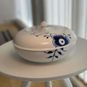Royal Copenhagen stor skål m.låg