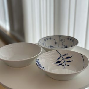 Royal Copenhagen - mellem skåle