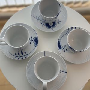 Royal Copenhagen - kopper med hank & underkopper
