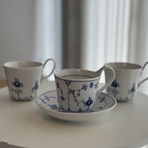 Royal Copenhagen - kopper med hank & underkopper