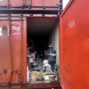 Container samt indhold - Nederste