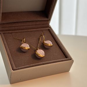 Julia Sandlau - prime øreringe & prime halskæde med vedhæng Milky Rose