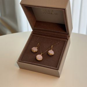 Julia Sandlau - prime øreringe & prime halskæde med vedhæng Milky Rose