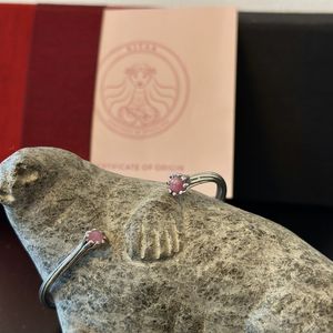 Sølv armbånd med grønlandske rubiner - Kitaa gemstones of Greenland