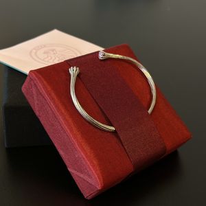 Sølv armbånd med grønlandske rubiner - Kitaa gemstones of Greenland