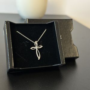 Støvring design - sølv kors med zirkonia
