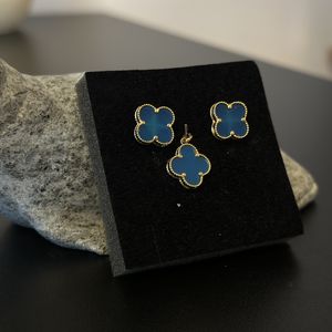Emmanuel Jewellery - 2 stk øreringe + armbånd + vedhæng