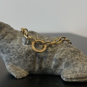 Gylden armbånd