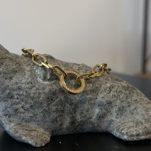 Gylden armbånd