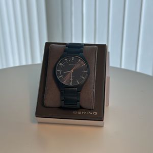 Bering Titanium Mat Blå ur