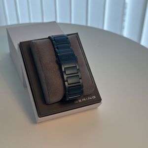 Bering Titanium Mat Blå ur