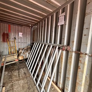 Container samt indhold - øverste