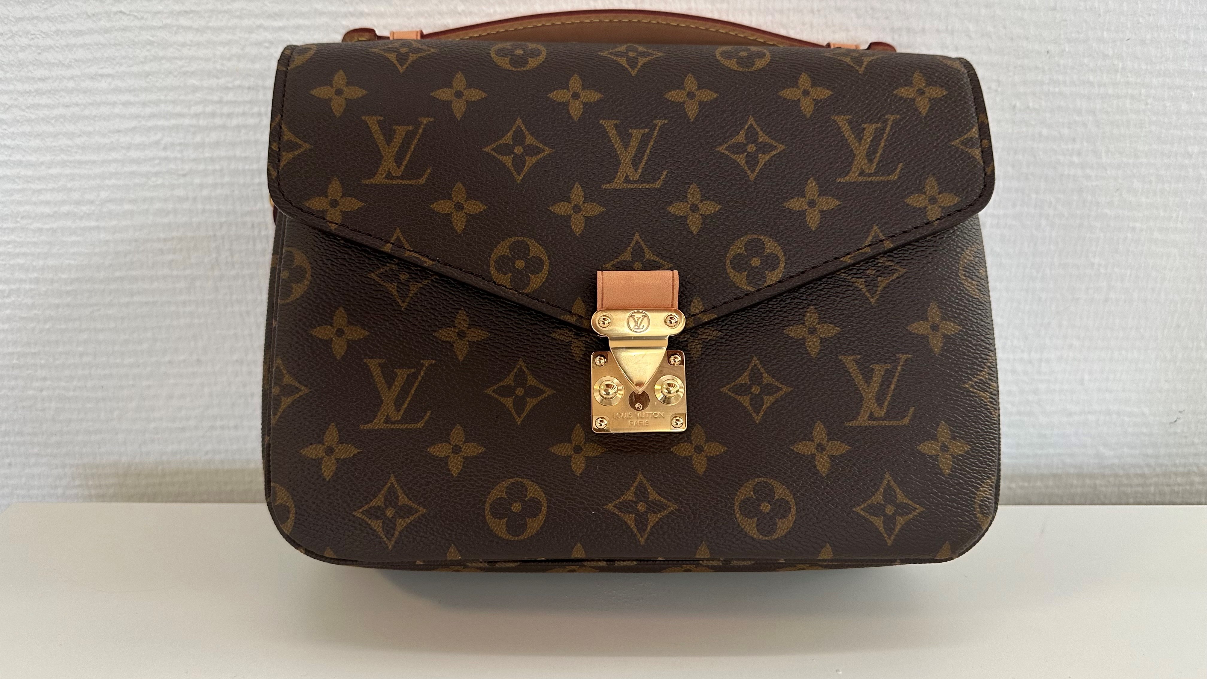 Louis Vuitton "Pochette Metis"