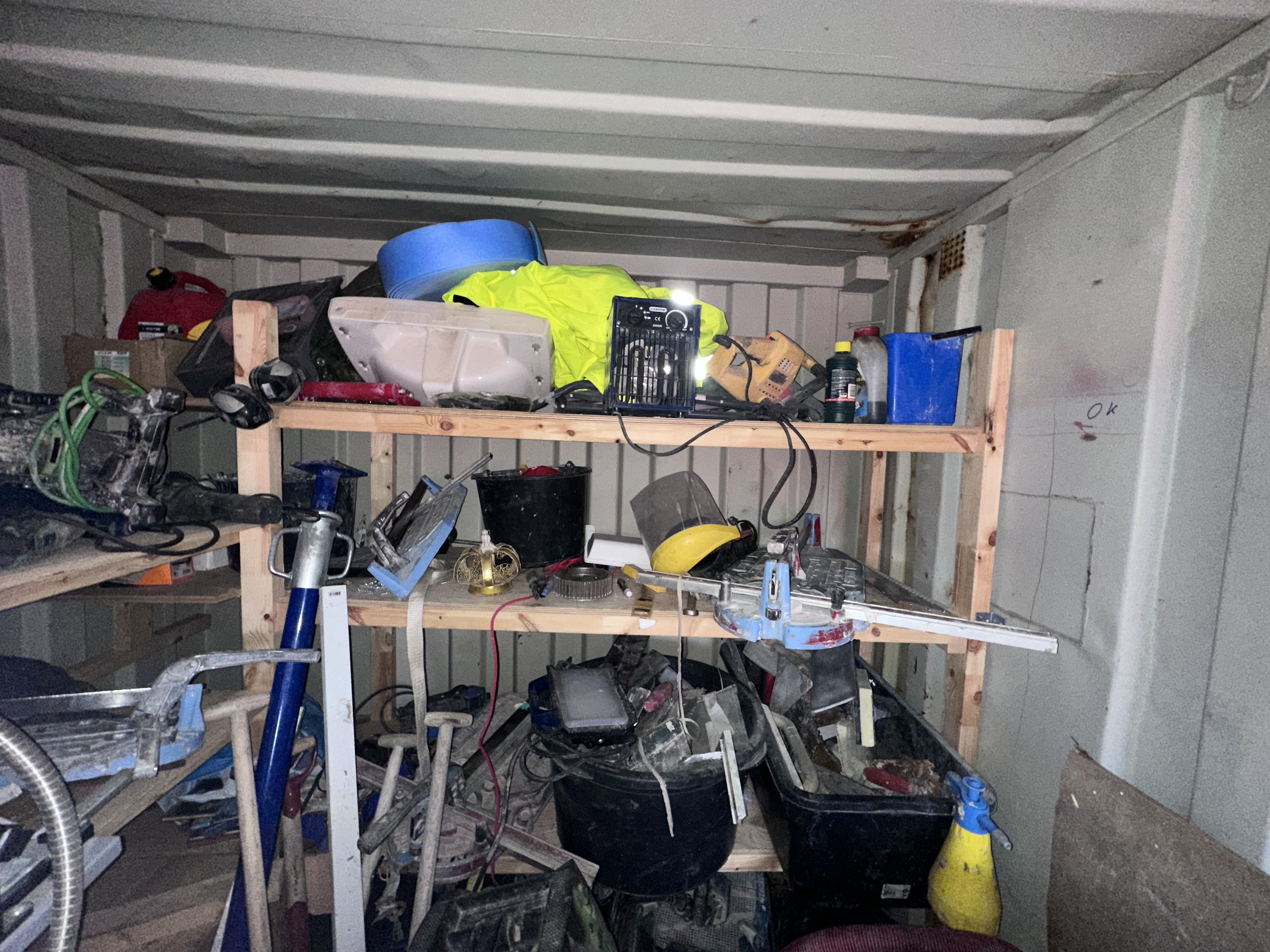 Container samt indhold - Nederste