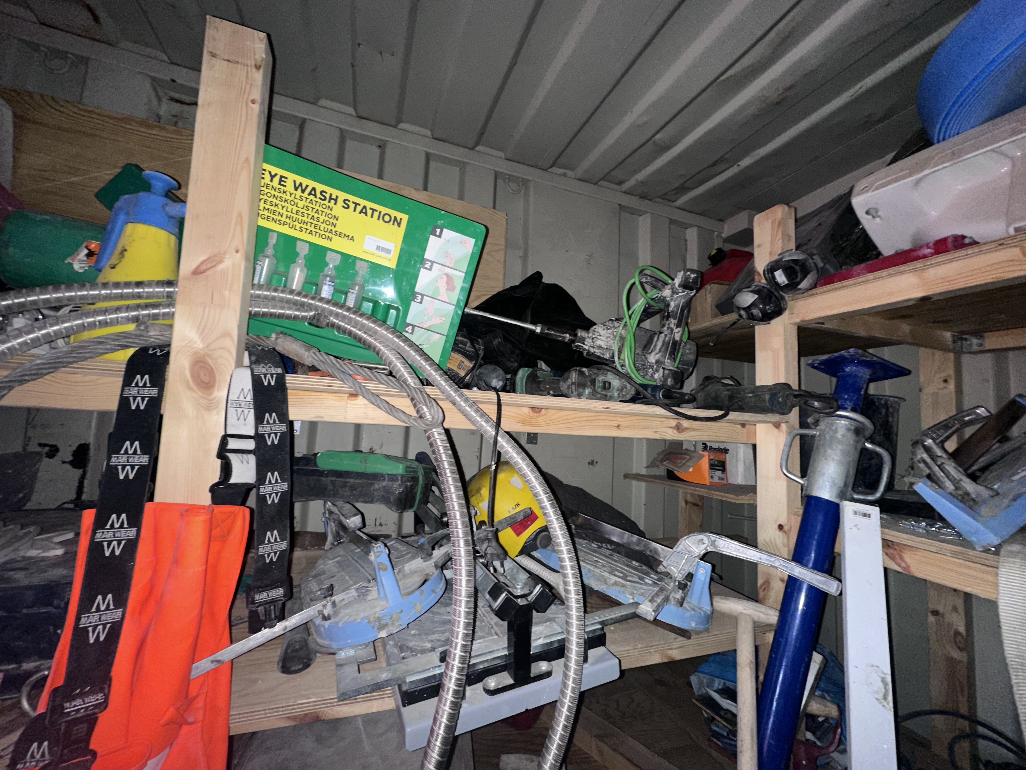Container samt indhold - Nederste