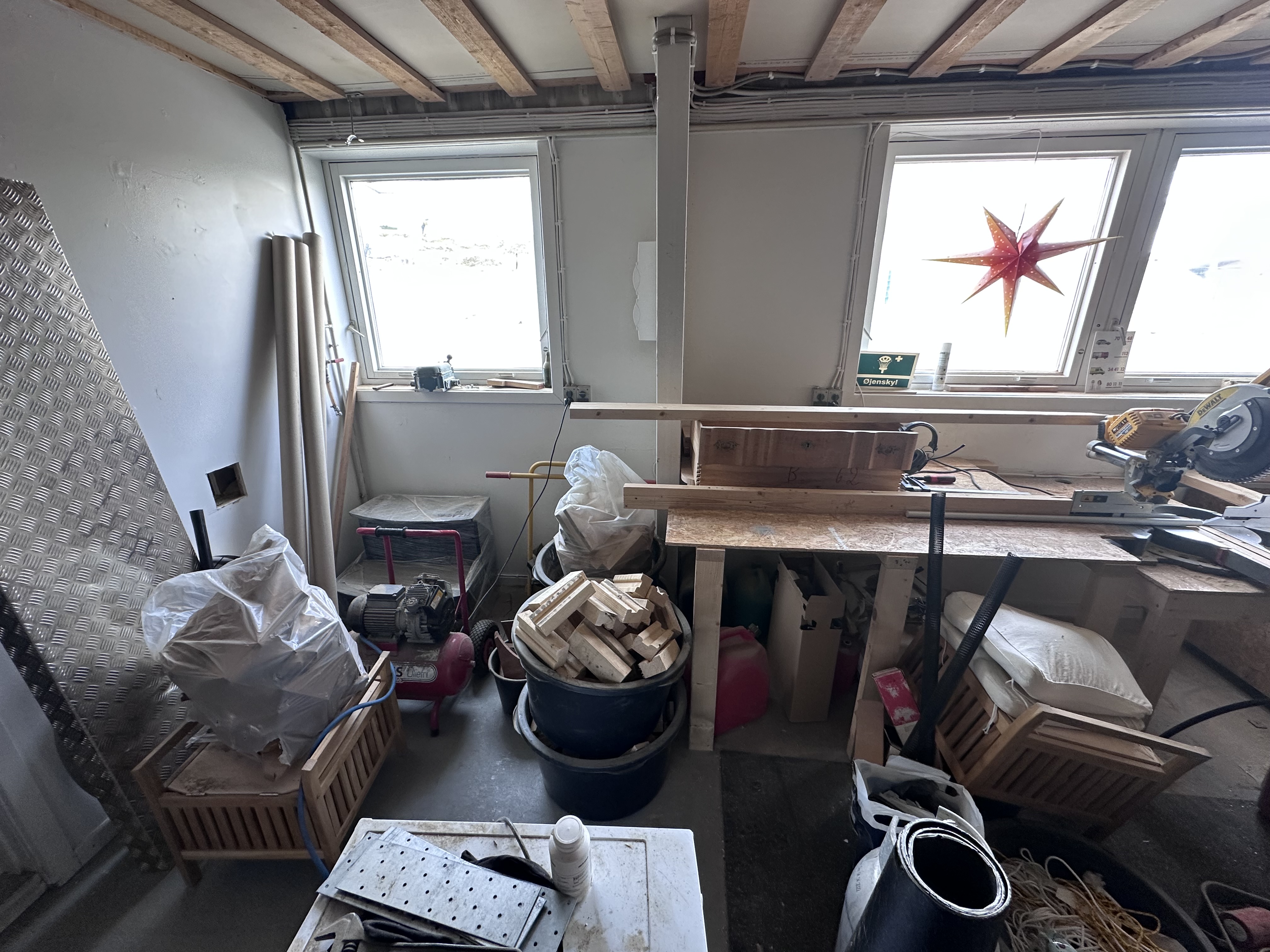 Al inventar på værksted