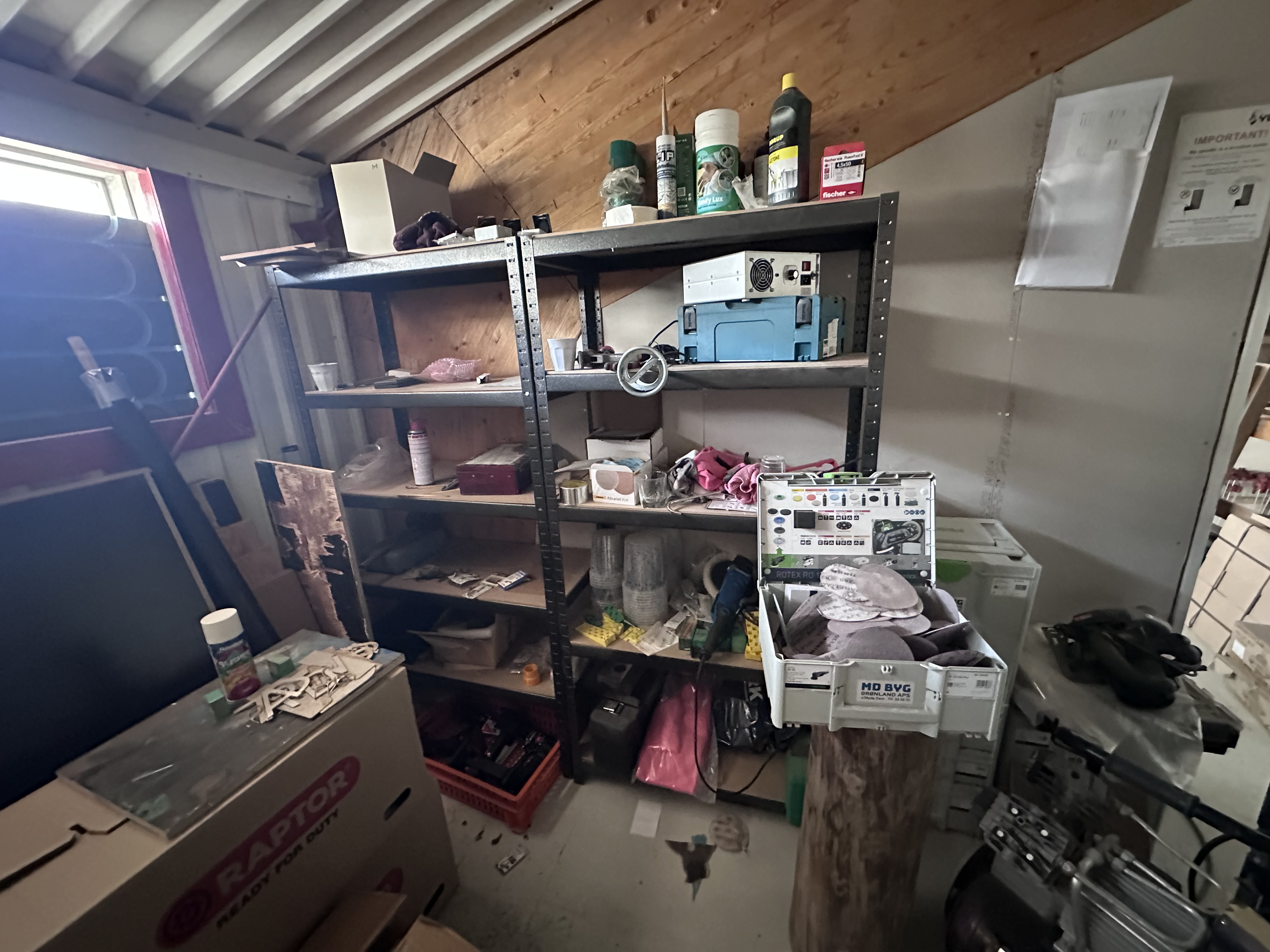 Al inventar på værksted