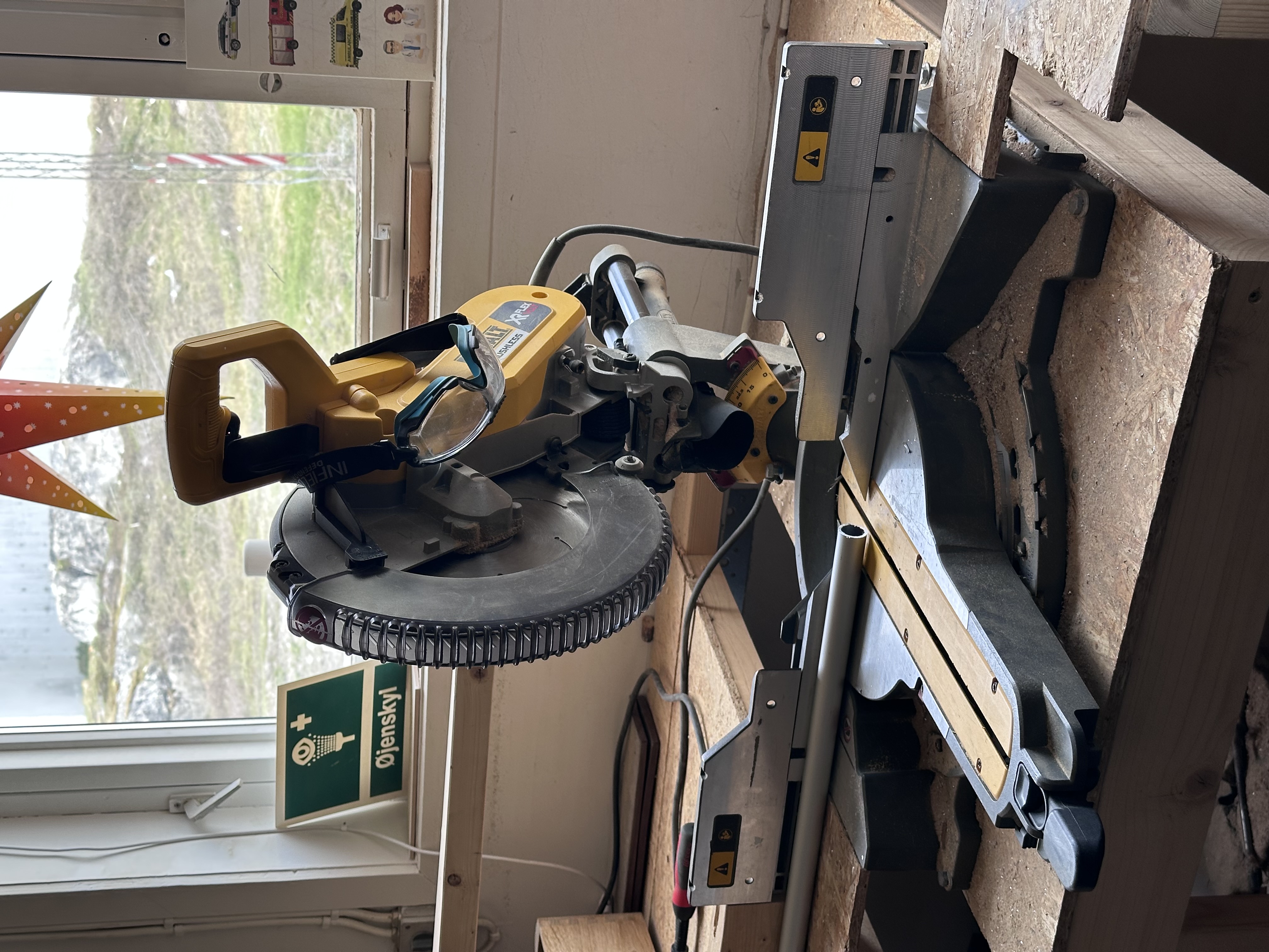 Al inventar på værksted