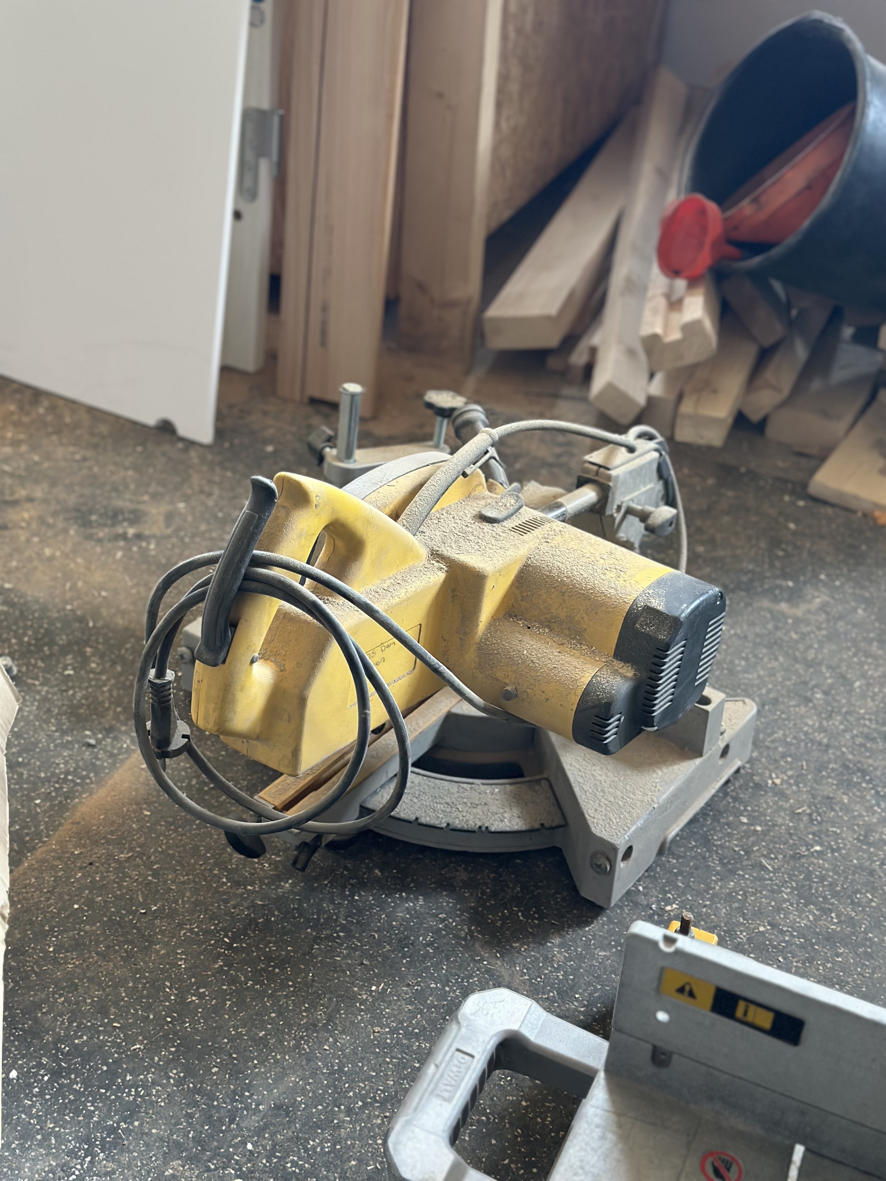 Al inventar på værksted
